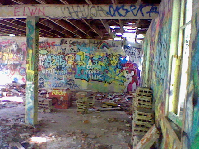 Nintendo DSi Camera photo - Abandoned building