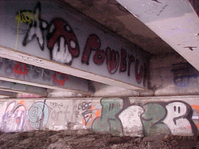 Grafitti under bridge