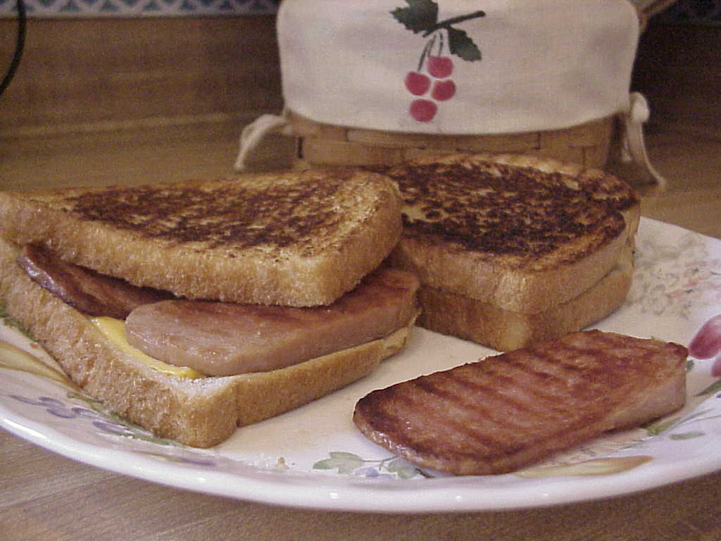 Grilled Spam sandwich
