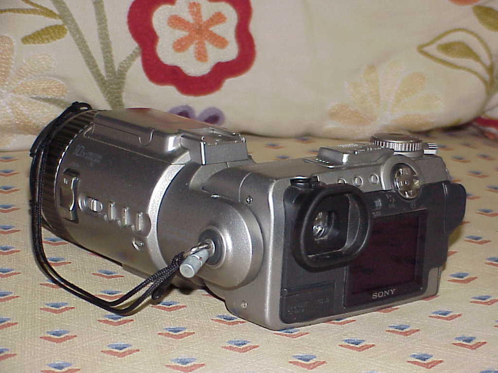 Sony Cyber-shot DSC-F707 back