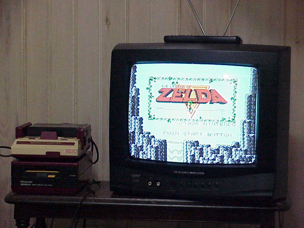 Durabrand CR130DR8 CRT TV with Nintendo Famicom
