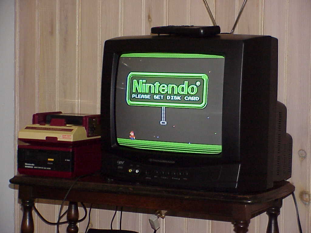 Durabrand CR130DR8 CRT TV with Nintendo Famicom