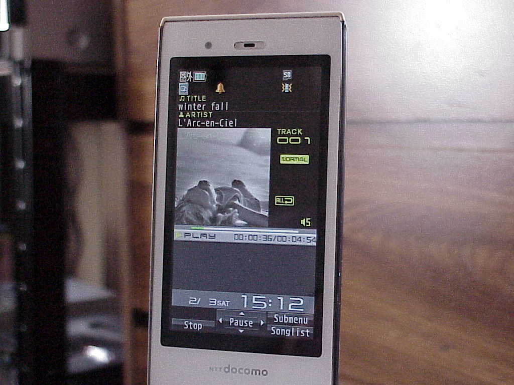 docomo SH-02A L'Arc-en-Ciel