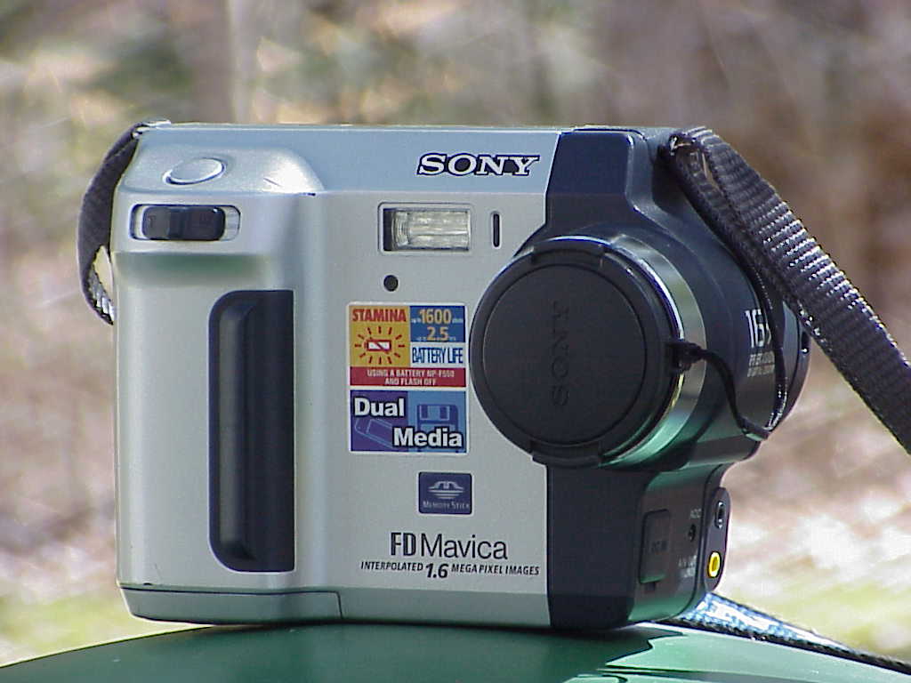 Sony Mavica MVC-FD92 front