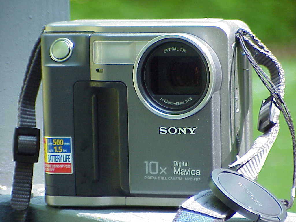 Sony Mavica MVC-FD7 front