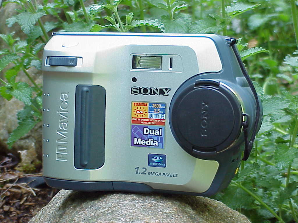 Sony Mavica MVC-FD100 front