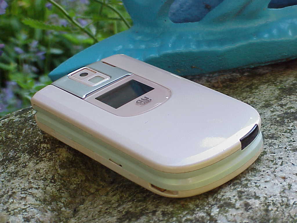 KDDI au Kyocera A5521K Cell Phone front