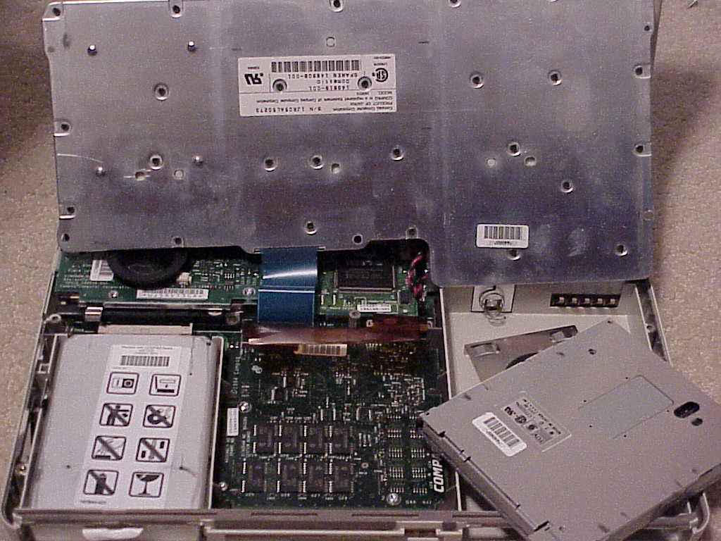 Compaq LTE Elite 4/40CX Laptop inside