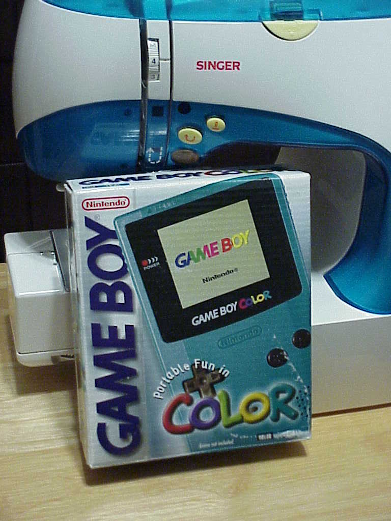 Singer IZEK 1500 Sewing Machine teal Game Boy Color box