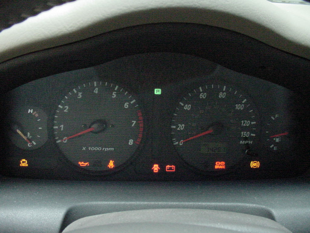 2004 Hyundai Santa Fe GLS 4WD dials