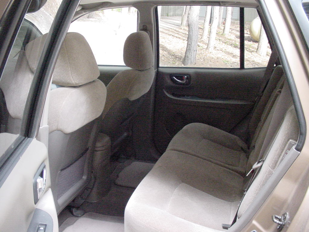 2004 Hyundai Santa Fe GLS 4WD back seats