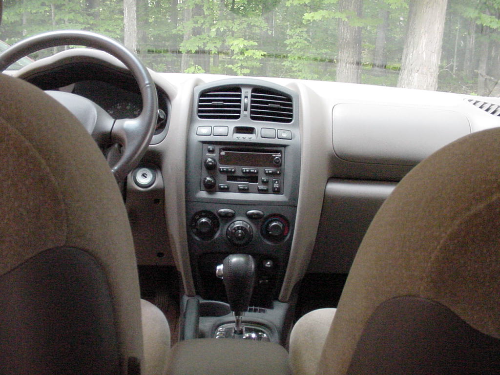 2004 Hyundai Santa Fe GLS 4WD inside