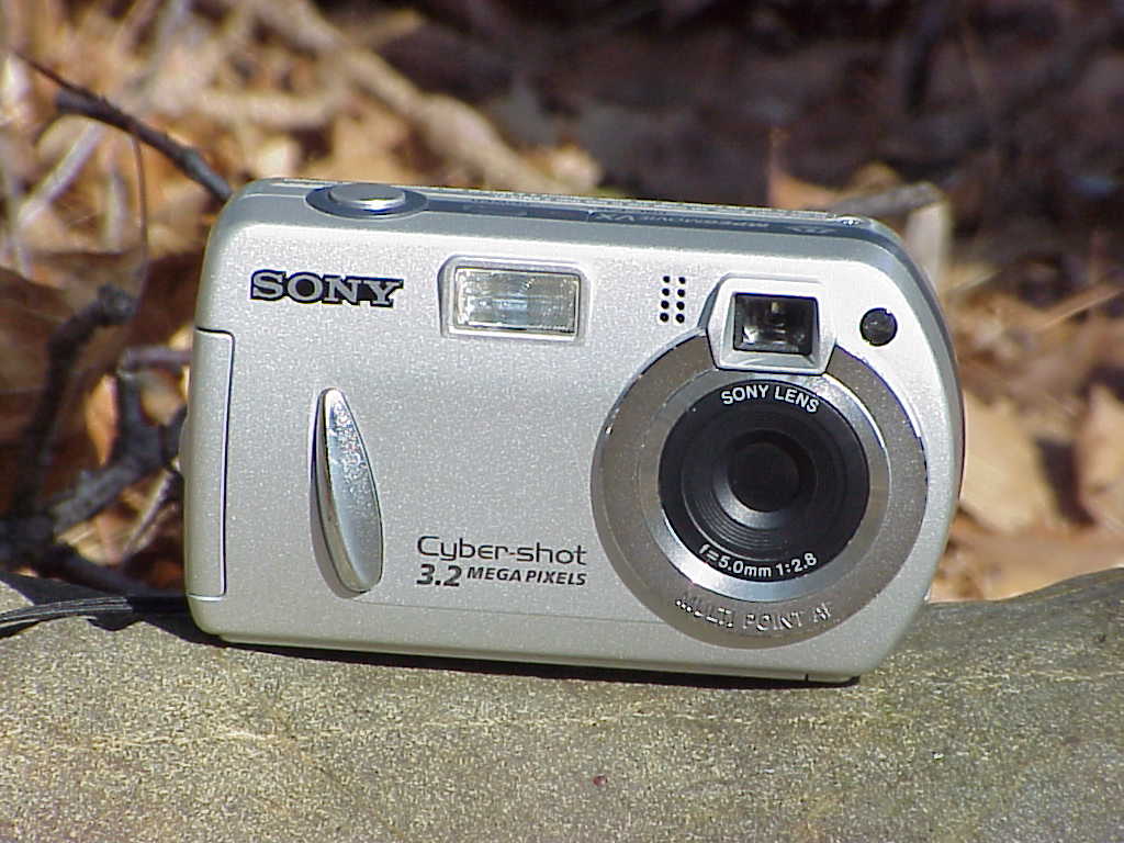 Sony Cyber-shot DSC-P32 front