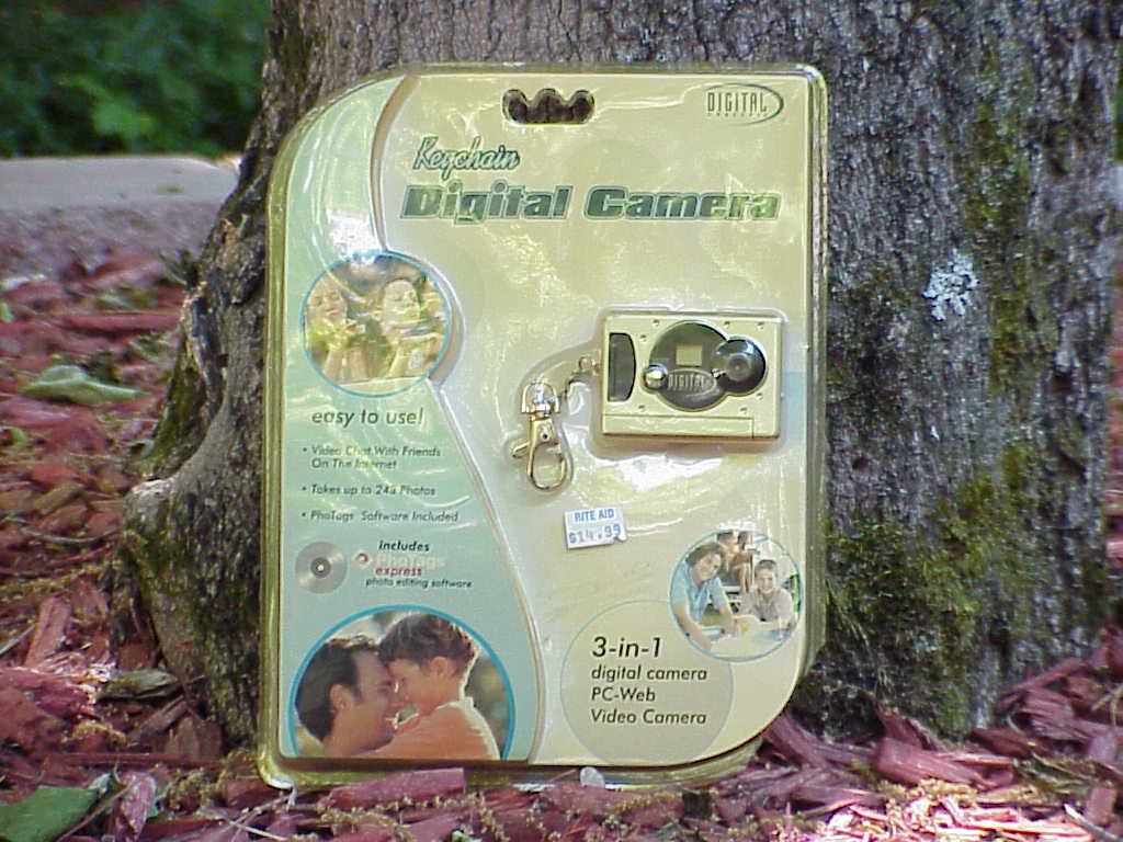 Keychain Digital Camera model 66581-UT by Sakar package front