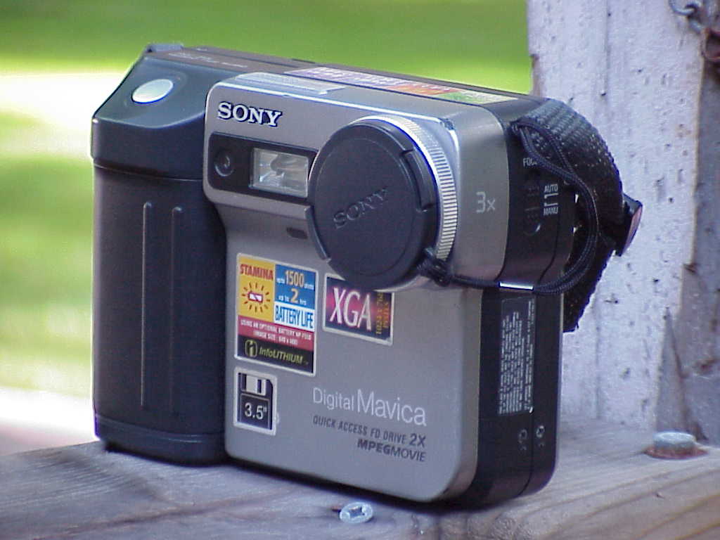 Sony Mavica MVC-FD81 Digital Camera front