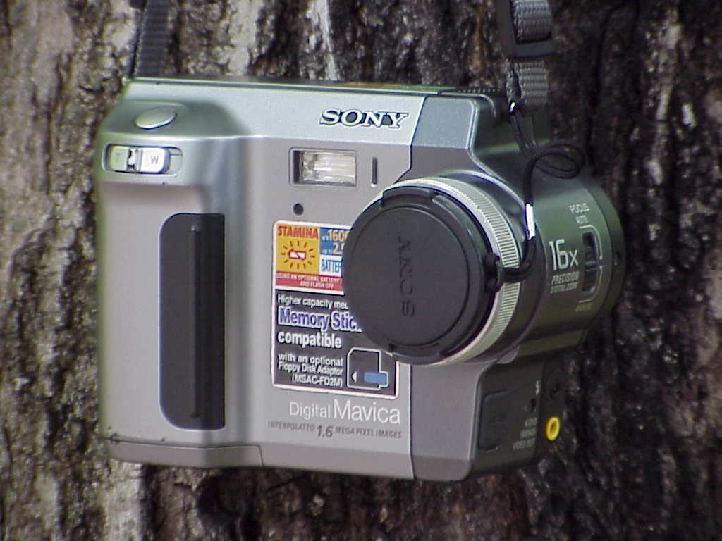 Sony Mavica MVC-FD90 Digital Camera