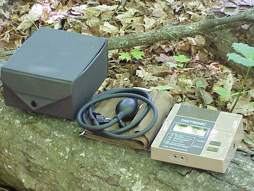 Lumiscope Digitronic Sphygmomanometer model 100-048 - Case and unit