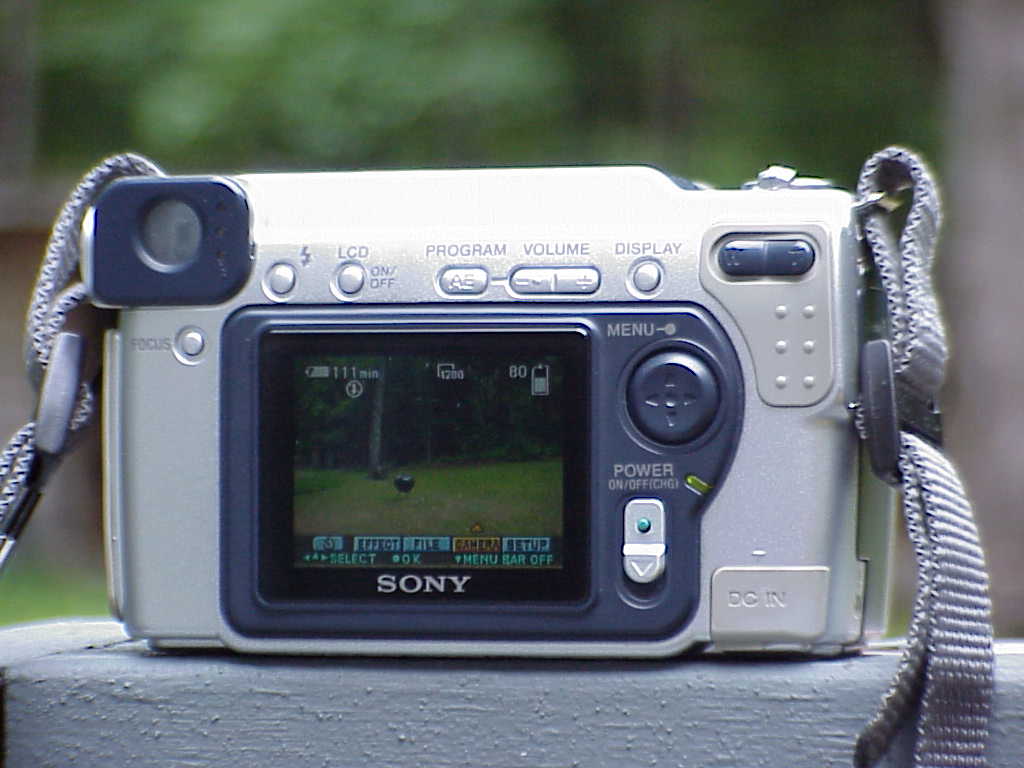 Sony Cyber-shot DSC-S70 back