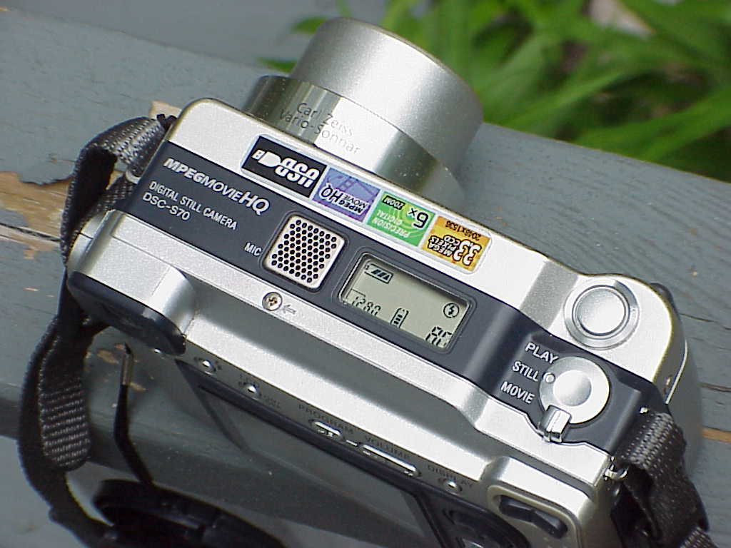 Sony Cyber-shot DSC-S70 top