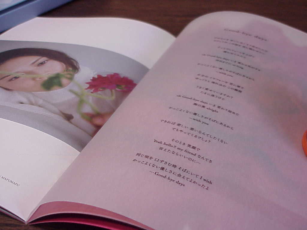 NATURAL by YUI booklet