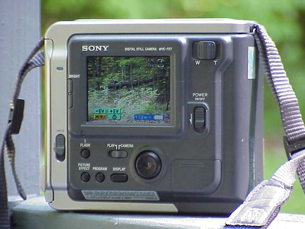 Sony Mavica MVC-FD7 back