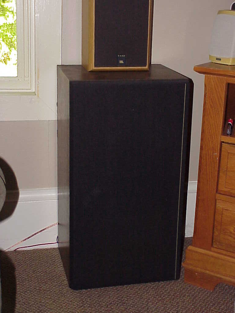 Sansui S-917 Speaker right with cover