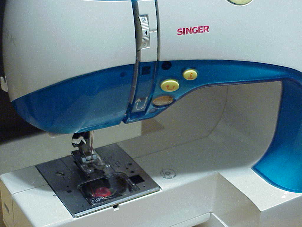 Singer IZEK 1500 Sewing Machine front