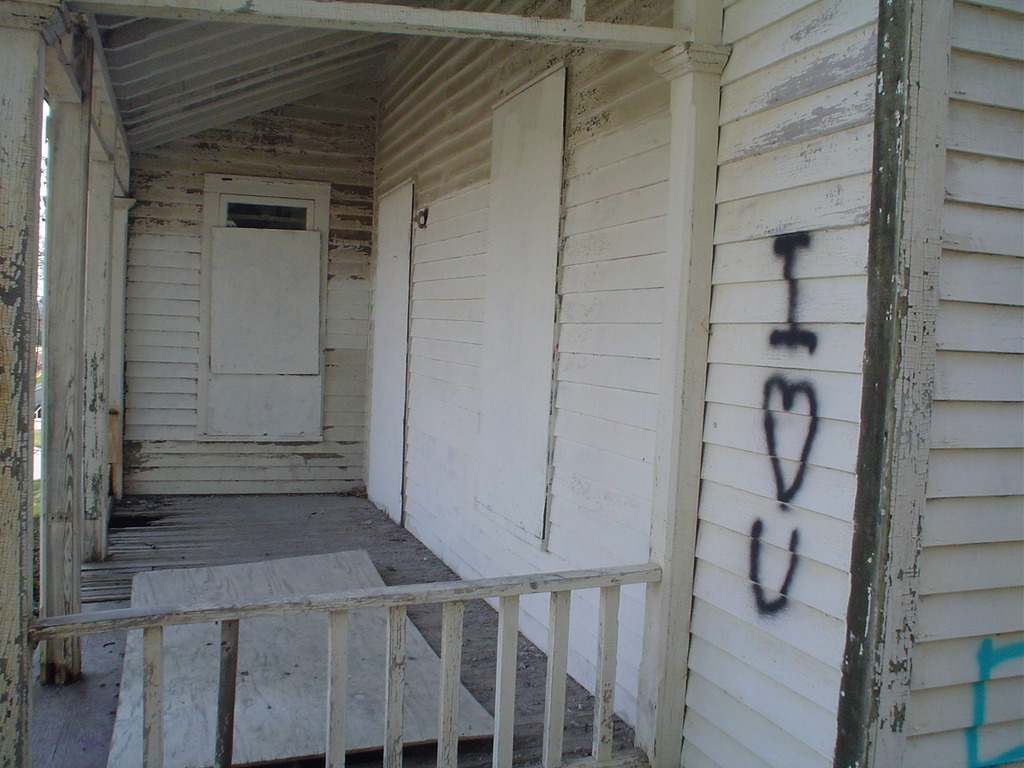 Graffiti on abandoned building